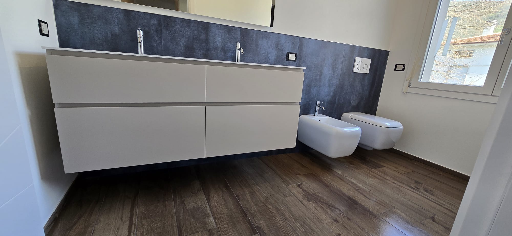 Bagno completato con impianti realizzati da Idrotermica VentiVenti